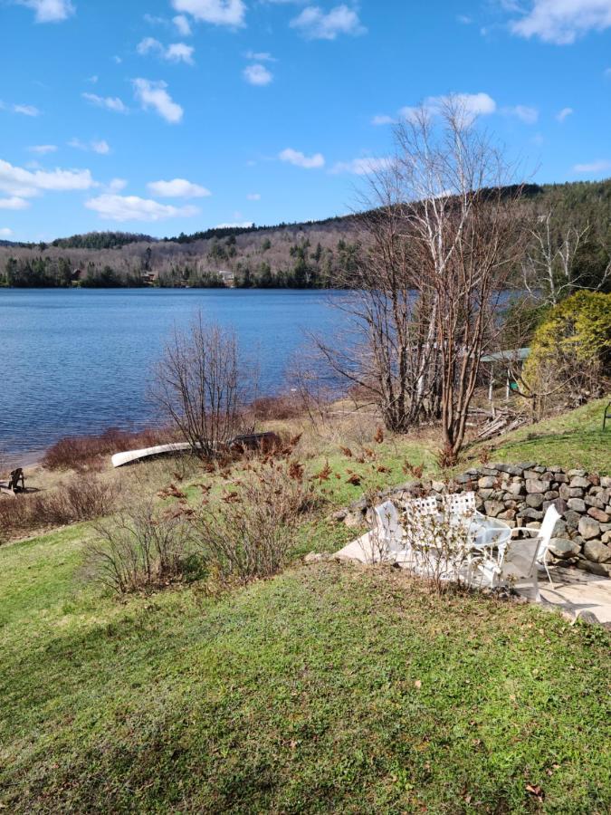 Le Lodge Du Lac Saint-Faustin Exteriör bild