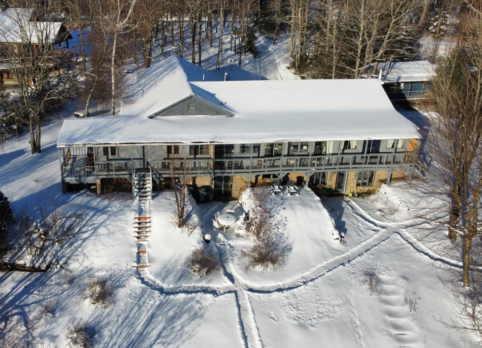 Le Lodge Du Lac Saint-Faustin Exteriör bild